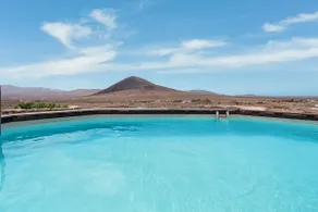 Villa \"La Vista de Tefía\" con vistas a la montaña, piscina, Wi-Fi, terraza y jardín - Image 3