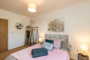 Emerald Blossom-Central Warrington, Luxurious Yet Homely, WiFi, Secure Parking - Image 2