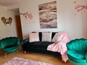 Emerald Blossom-Central Warrington, Luxurious Yet Homely, WiFi, Secure Parking - Image 3