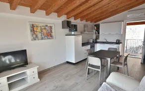 White Apartment In Marciaga Di Costermano - Image 5