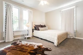 Rustic 2 Story w/ Downtown Views & Private Parking - Image 3