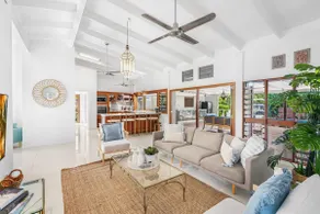 Belle Escapes Tropical Haven Holiday Home Palm Cove - Image 2