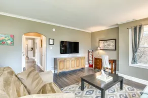 Pet-Friendly Family Apartment - Near NU Campus! - Image 4