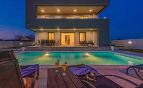 Villa Tia with heated pool & jacuzzi - Image 2