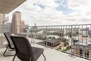 Kasa | Stunning 1BD with River Views | 2nd Street - Image 2