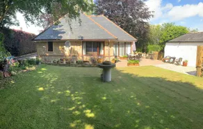 Remarkable 2-Bed Cottage in tranquil setting - Image 2