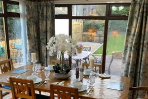Remarkable 2-Bed Cottage in tranquil setting - Image 4
