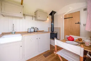 Thyme Shepherds Hut Boundary Farm, Framlingham - Image 4