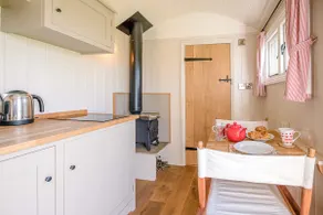 Thyme Shepherds Hut Boundary Farm, Framlingham - Image 5