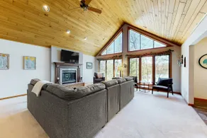 Scenic Dog-Friendly Lake House with Pool Table - Image 5