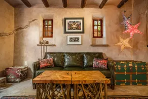 Unique Hideaway, Walk Everywhere - Image 5