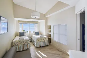 Million Dollar Ocean Views – Beachfront Bliss - Image 4