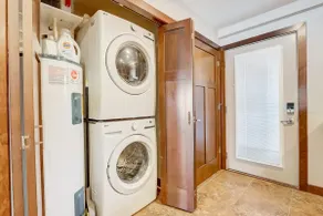The Williamson`s Waterfront Condo - Image 4
