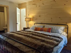 Lonesome Pond Lodge - Ideal Lakeside Retreat - Image 3