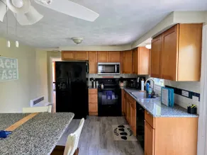 Spacious 5BR Beach House Vacation-walk to Scarborough! - Image 5