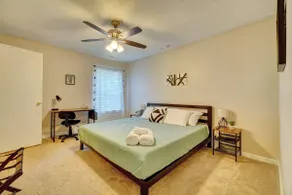 Close 2 East Beach, EOV, King Bed, Top Floor C - Image 4
