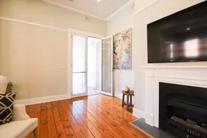 Waterviews | Hidden Gem in CBD - Sleeps 12 - Image 5