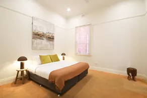 Waterviews | Hidden Gem in CBD - Sleeps 12 - Image 2