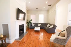 Waterviews | Hidden Gem in CBD - Sleeps 12 - Image 3