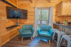 Lynda Nature Nested tiny cabin withhot tub - Image 4