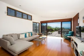 Illaroo Absolute Beachfront with Spa - Image 3