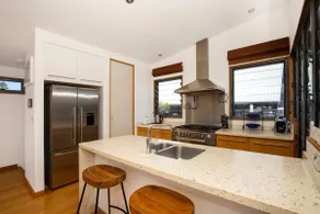 Illaroo Absolute Beachfront with Spa - Image 5