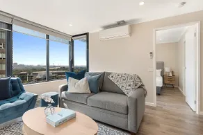 Stylish Arts Precinct 1BR with Balcony View, Parking - Image 5