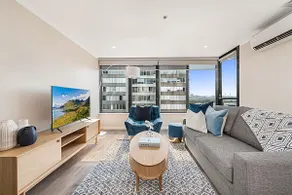 Stylish Arts Precinct 1BR with Balcony View, Parking - Image 2