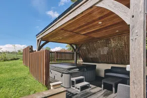 4 bed cottage on a Country Estate with hot tub - Image 2