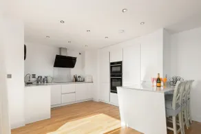 Apartment 8 Waterstone House - Luxury Apartment, Sea Views, Pet Friendly - Image 4