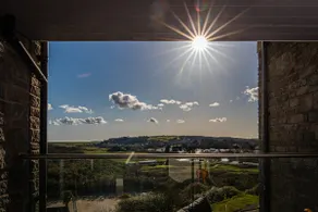 Apartment 8 Waterstone House - Luxury Apartment, Sea Views, Pet Friendly - Image 3
