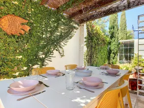 Moderne Villa mit privatem Pool und Garten - Image 4