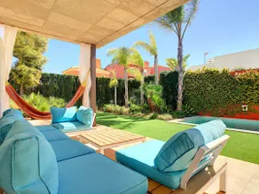Moderne Villa mit privatem Pool und Garten - Image 3