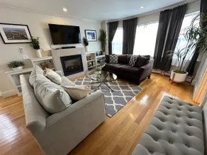 Bright and Open 2 Bed 1 Bath Apt. off Broadway - Image 2