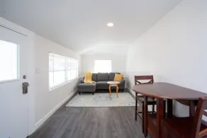 Quaint, Clean and Bright Cottage in Ozona - Image 4