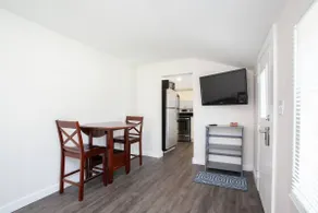Quaint, Clean and Bright Cottage in Ozona - Image 2
