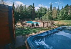 Log Home: Heated Pool, Hot Tub and Lake Access - Image 5