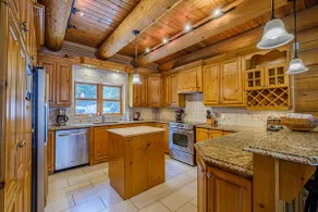 Log Chalet: Pool, Hot Tub, Sauna & Lake Access - Image 4