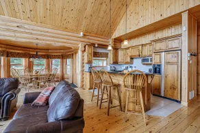 Forest-View Chalet: Spa, Sauna & Outdoor Pool - Image 5