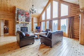 Forest-View Chalet: Spa, Sauna & Outdoor Pool - Image 4