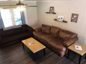 Peaceful Pet-Friendly Cottage - Image 5