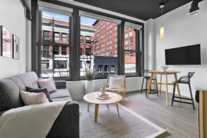 Stylish Apartment + Sushi & Local Restaurant Below - Image 5