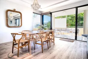 Live like a local In The Heart of Moffat Beach - Image 5