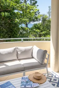Live like a local In The Heart of Moffat Beach - Image 3