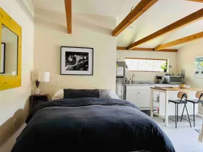 Private & Peaceful Serene Guest Suite - Image 4