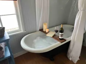 Live Oak Farm Haus Near Main Street & HEB Sleeps12 - Image 3