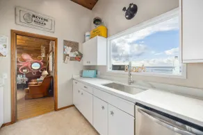 Oceanfront + Dogs + Hot Tub = Idyllic Beach House! - Image 5