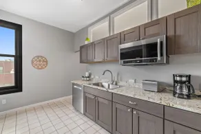 Historic St. Regis Condo: 3BR + 2 Parking - Image 2