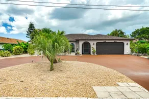 4 Mi to Beach: Coastal Cape Coral Home - Image 2