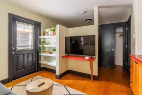 Quirky Micro Apt - Foodies, Artists, Coffee - Image 3